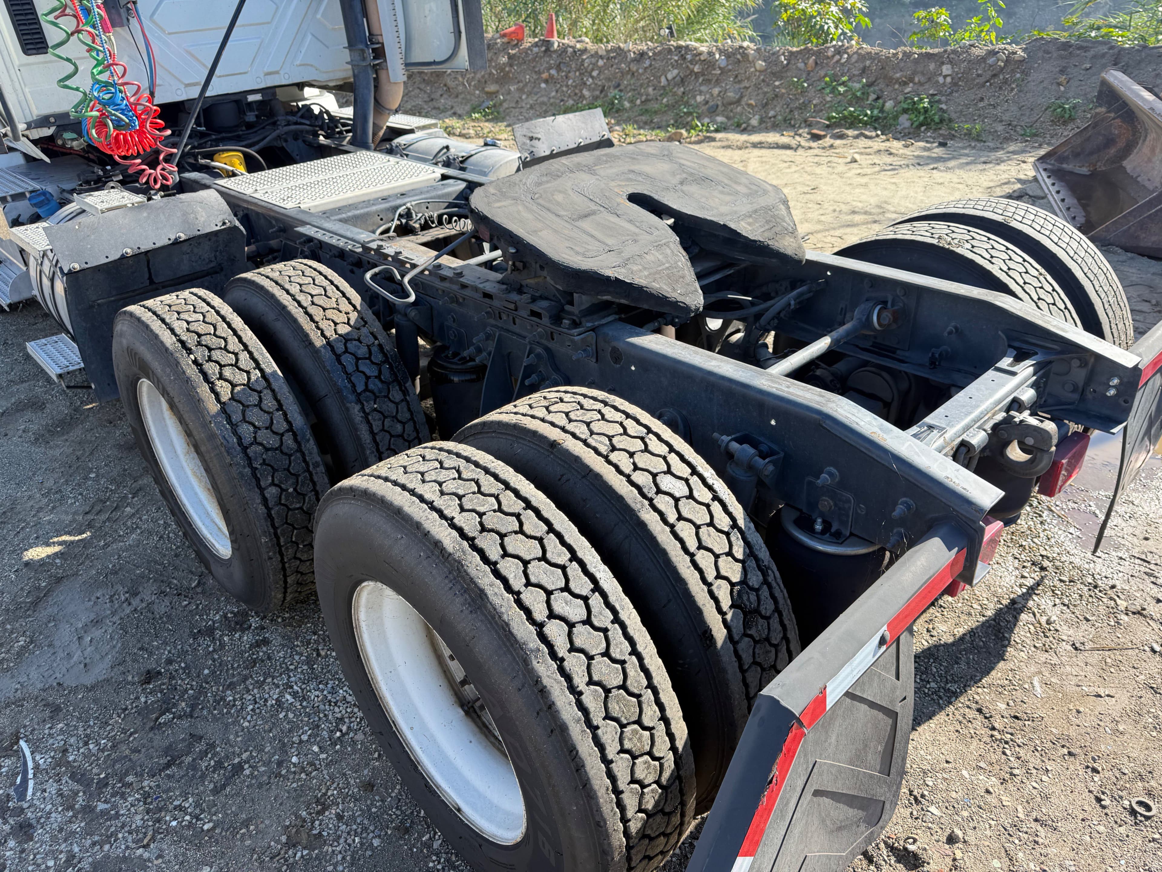 2014 International LF687 image 5