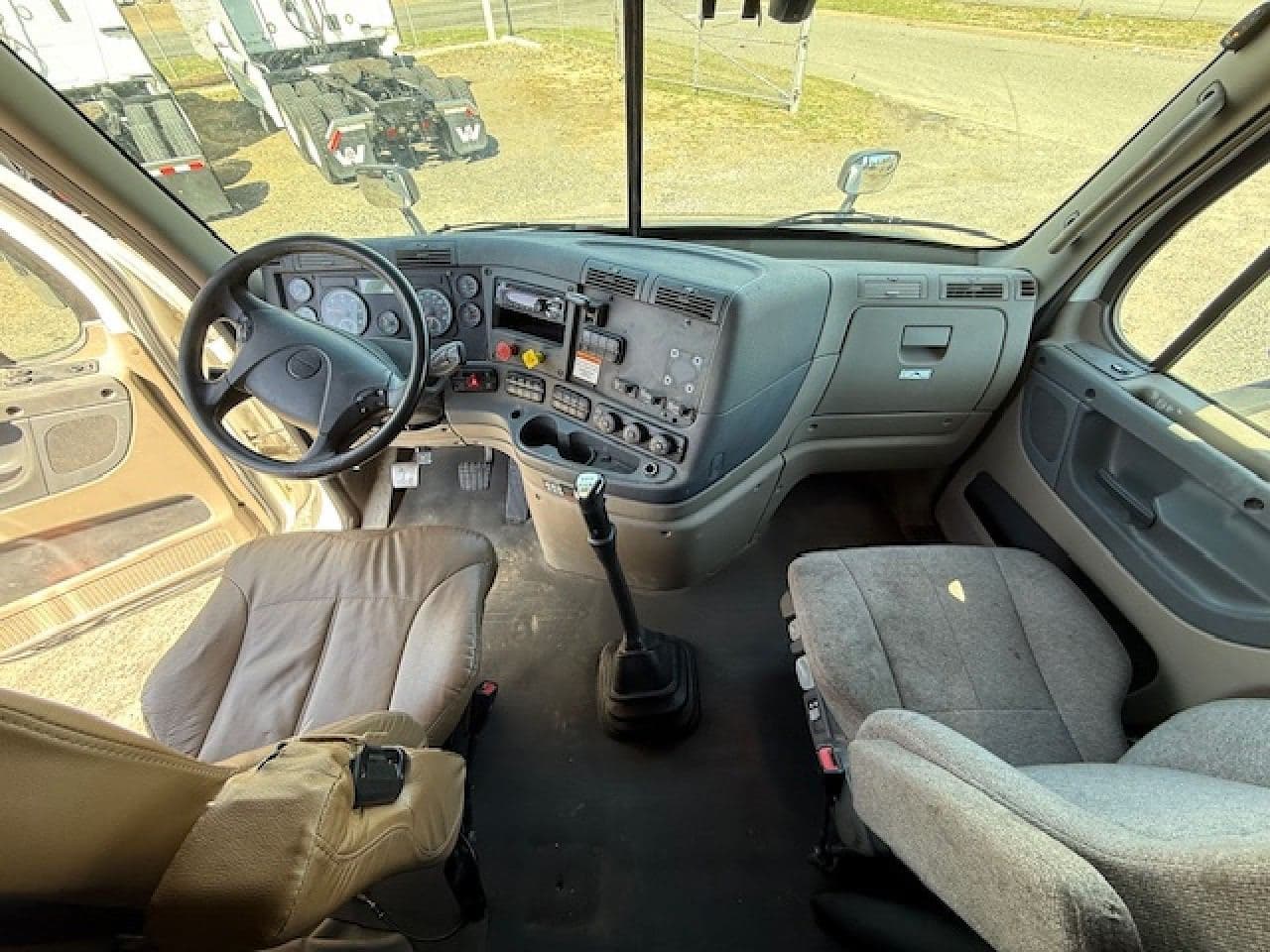 2020 Freightliner Cascadia 113 image 8