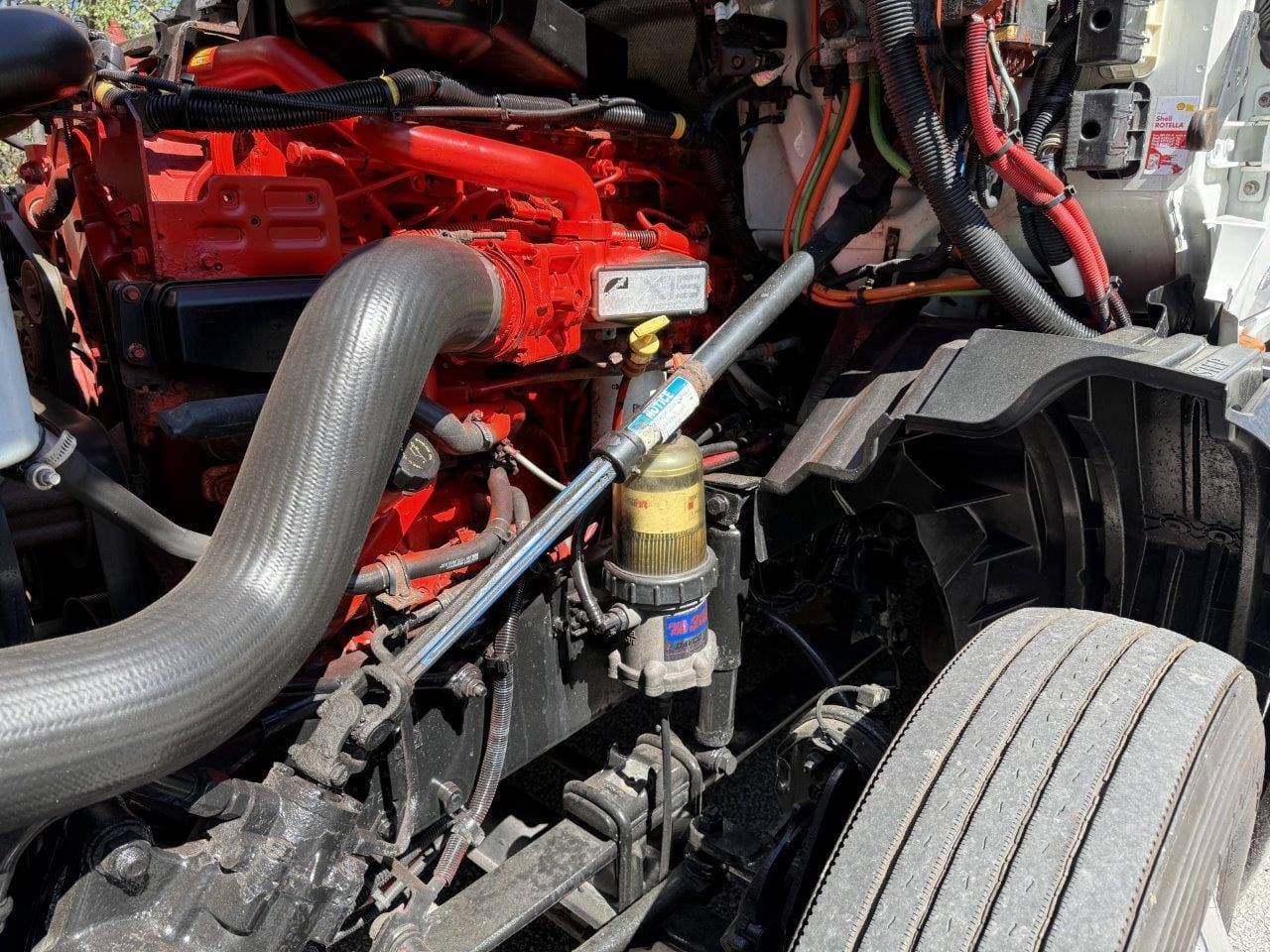 2018 International LT625 image 22