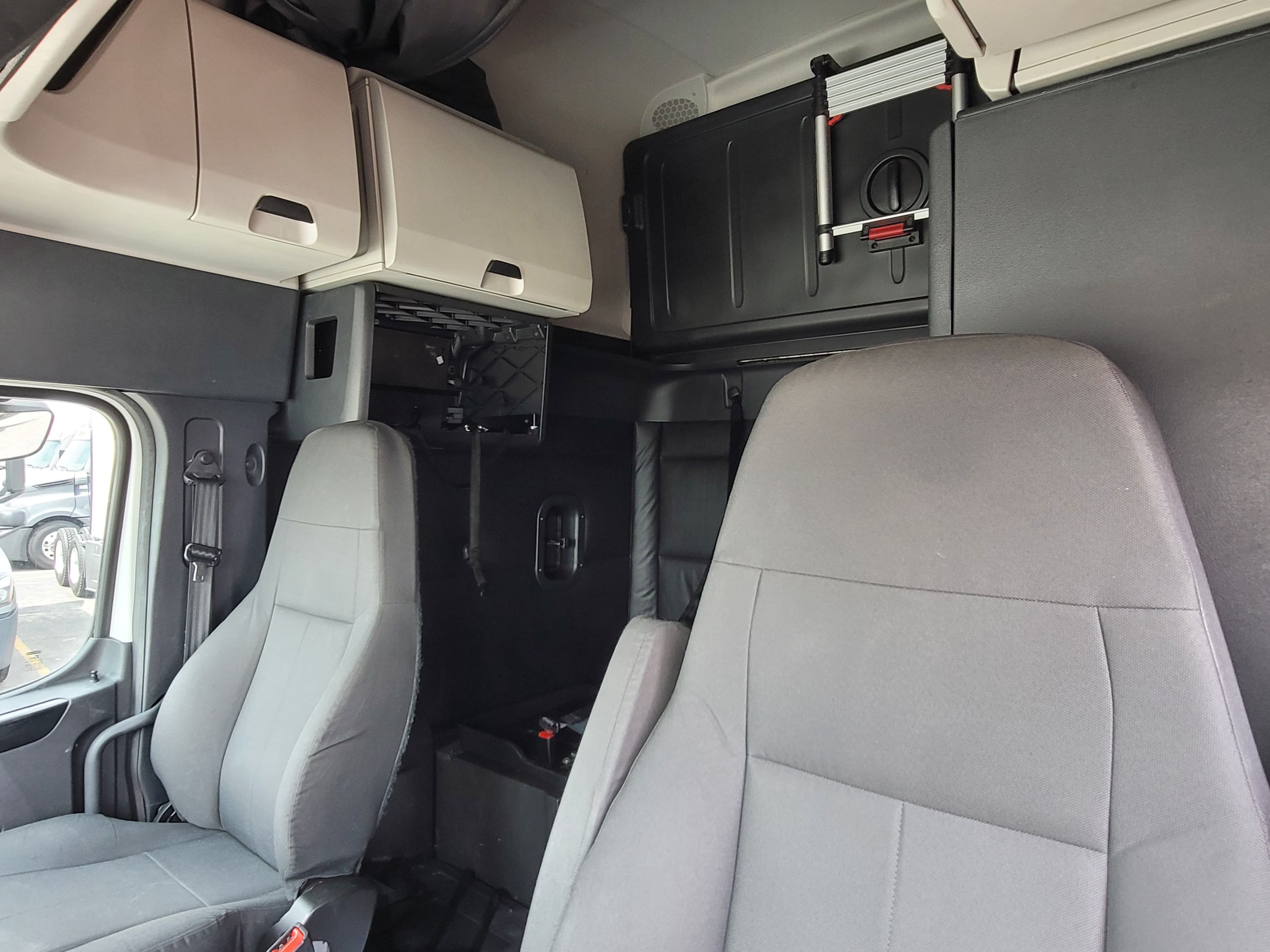 2023 Freightliner Cascadia 126 image 8