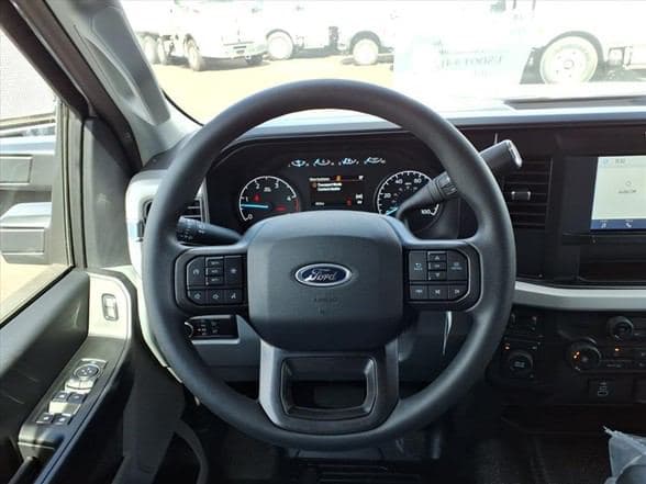 2025 Ford F550 image 19
