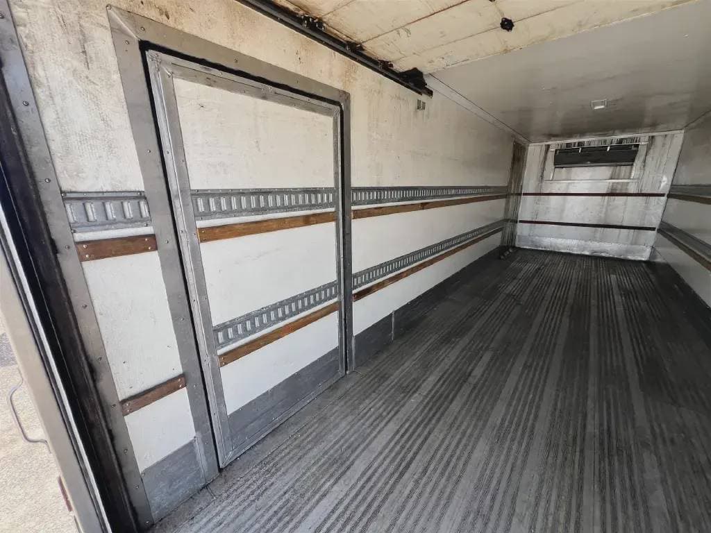 2022 Peterbilt 337 image 5