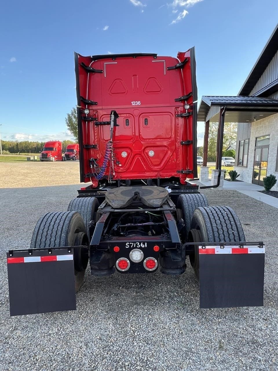 Used 2018 FREIGHTLINER Conventional - Sleeper Truck, Tractor - CASCADIA 126 For Sale image 7