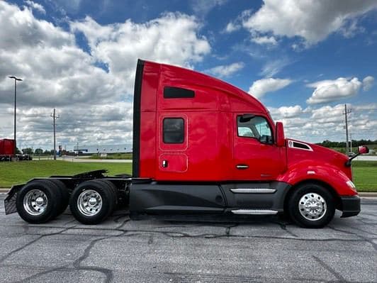 2021 Kenworth T680 image 3