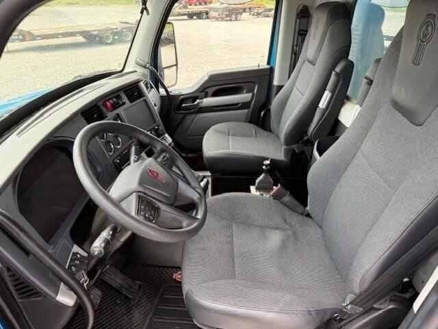 2024 Kenworth T880 image 6