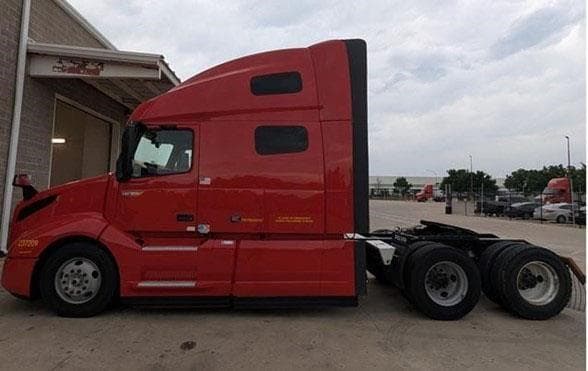 2023 Volvo VNL64T760 image 2