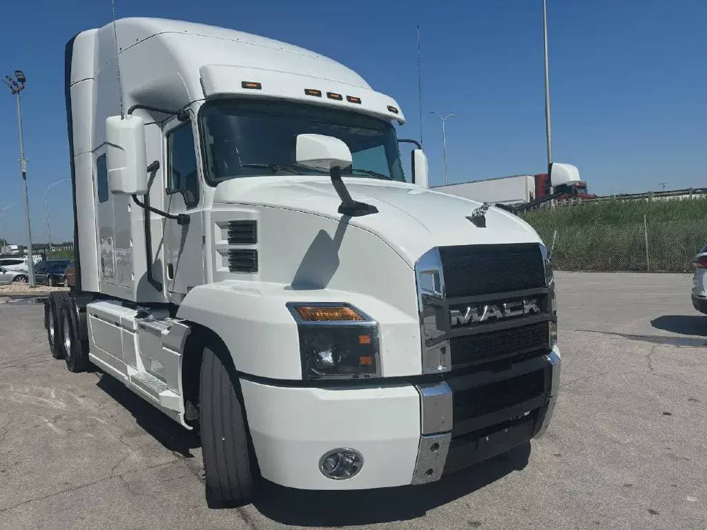 Used 2022 MACK Conventional - Sleeper Truck image 1