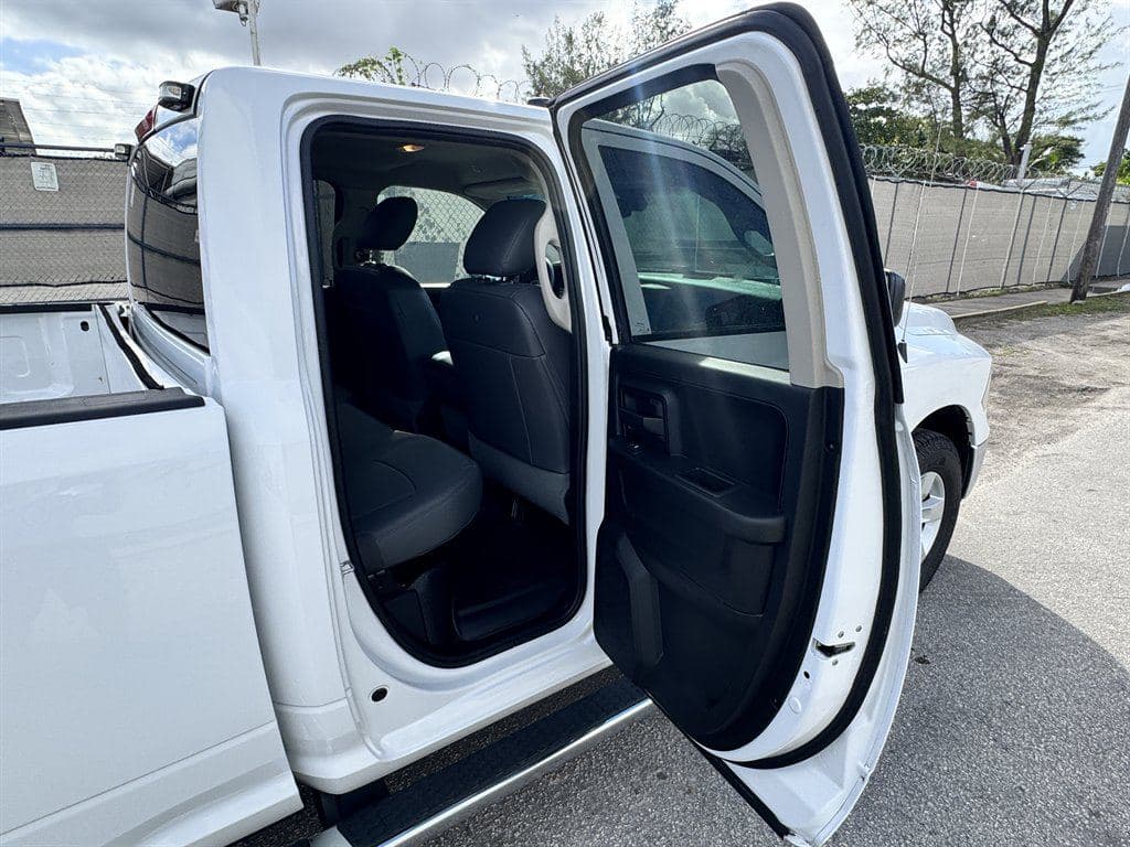 2020 Ram 1500 DS image 31