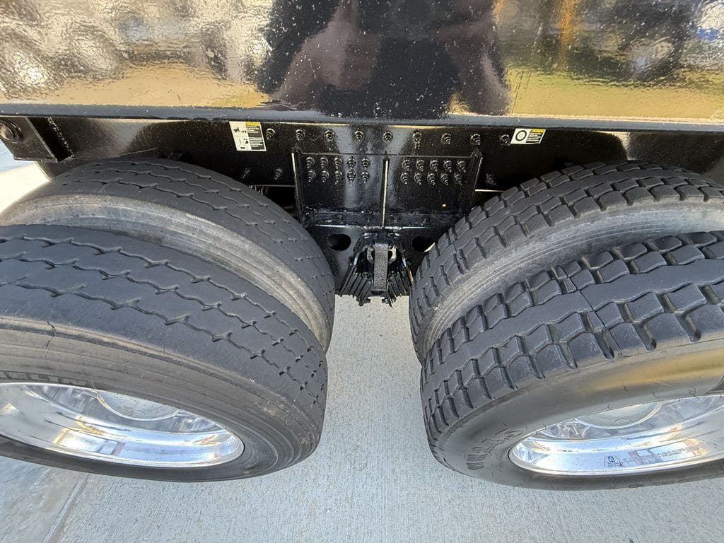 Used 2024 PETERBILT 389 image 26