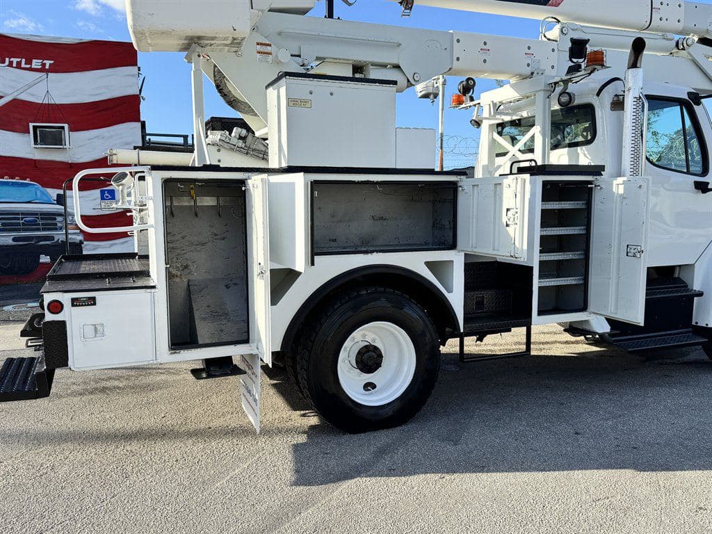 2015 Freightliner M2 106 image 16