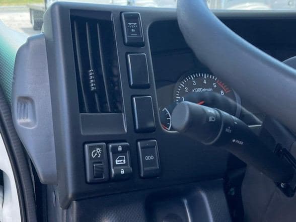 2025 Isuzu NRR image 23