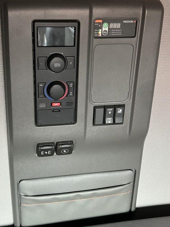 2023 Volvo VNL64T760 image 11