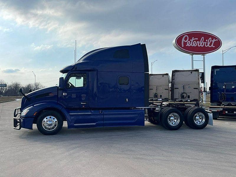 2023 Peterbilt 579 image 2