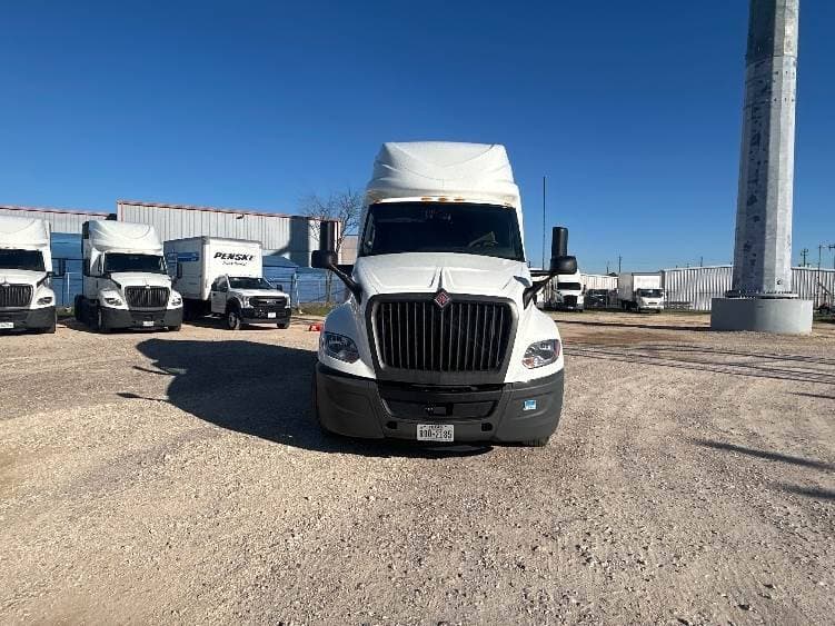 2023 International LT62F image 2