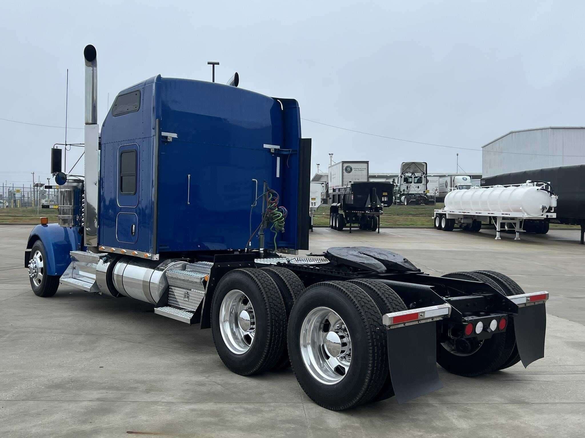 2022 Kenworth W9 Series image 5