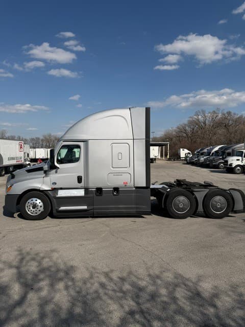 2023 Freightliner Cascadia 126 image 12