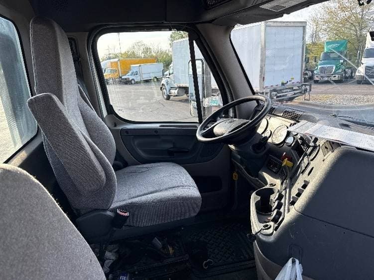 2018 Freightliner Cascadia image 4