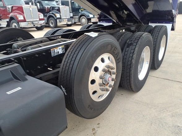 2025 Kenworth T880 image 10