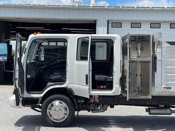 2024 Isuzu NRR image 9