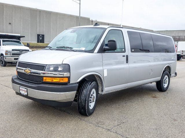 2025 Chevrolet Express 3500 LT 15 Passenger Van image 7