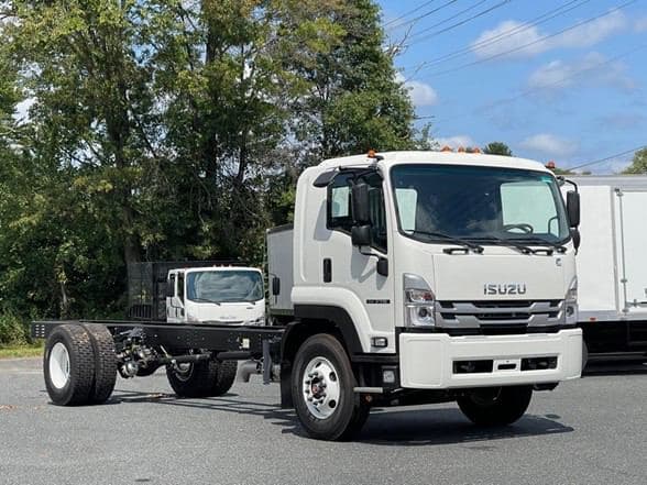 2025 Isuzu FTR image 1