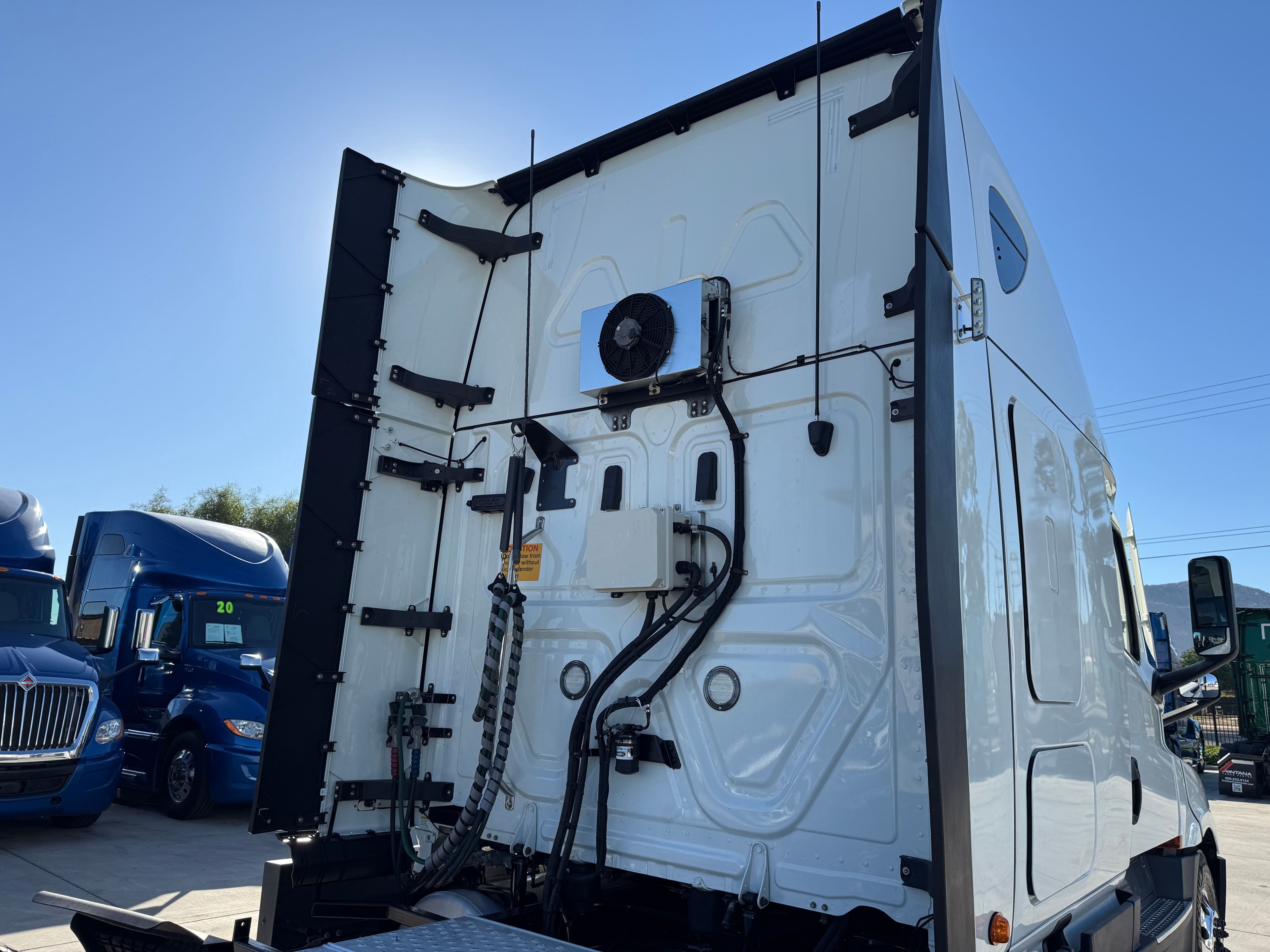 2021 Freightliner Cascadia 126 image 13