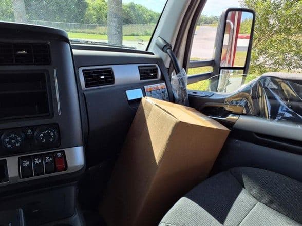 2025 Kenworth T880 image 17