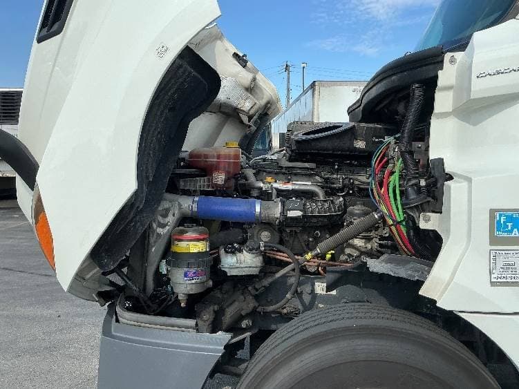 2021 Freightliner Cascadia image 2