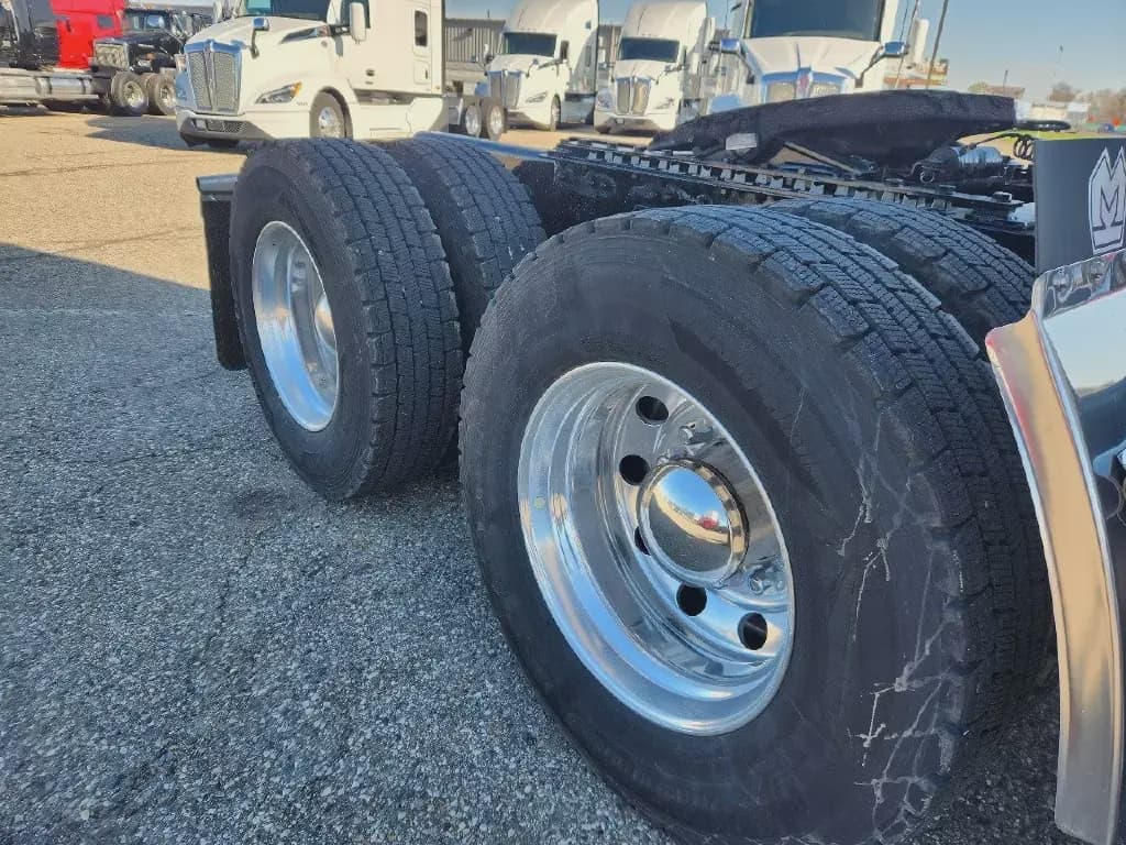 2022 Kenworth T680 image 3