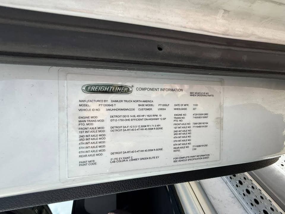 2021 Freightliner Cascadia image 12