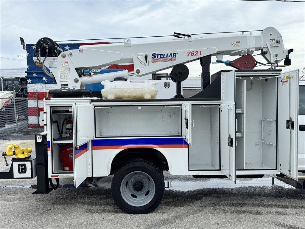 2017 Ford F550 image 18