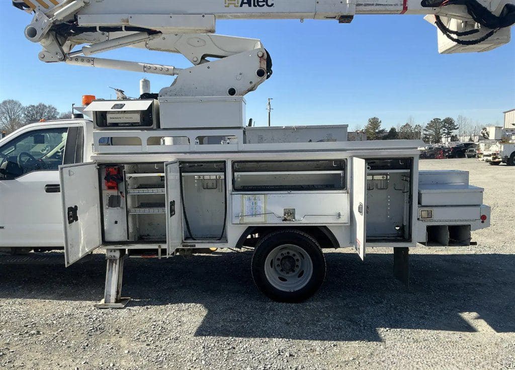 2017 Ford F550 image 6