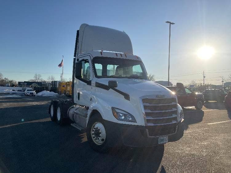 2019 Freightliner Cascadia 126 Day Cab Truck - 435HP, 12 Speed Automatic image 1