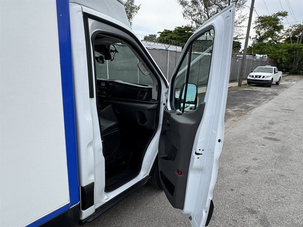 2023 Ford Transit T-350 image 38