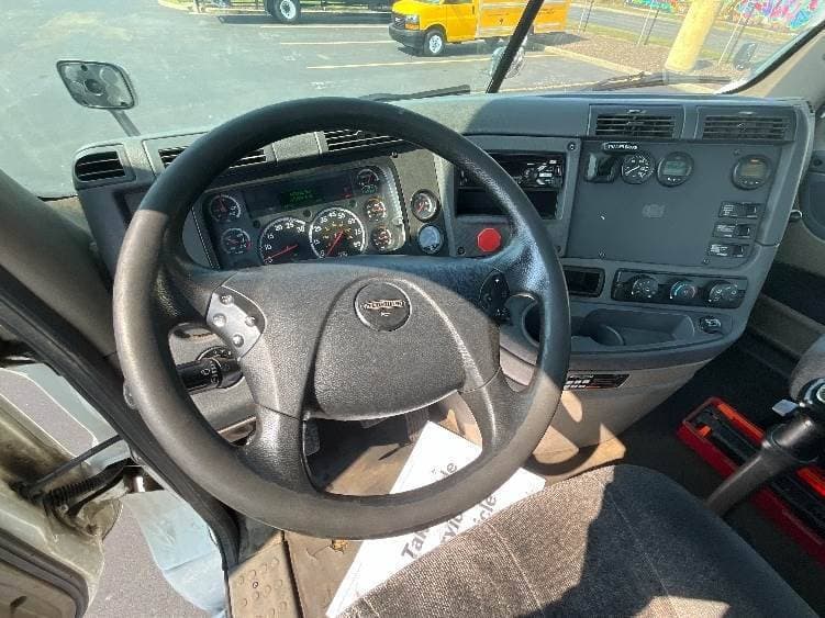 2018 Freightliner Cascadia image 7