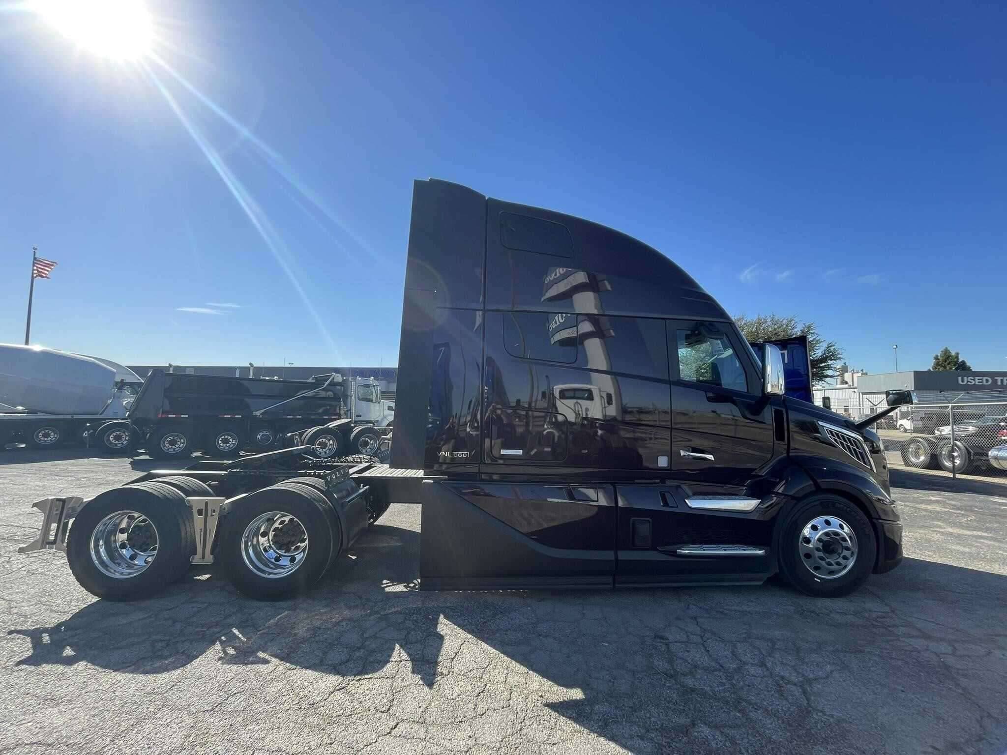 2026 Volvo NEW VNL image 3