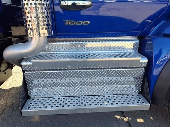 2025 Kenworth T880 image 10