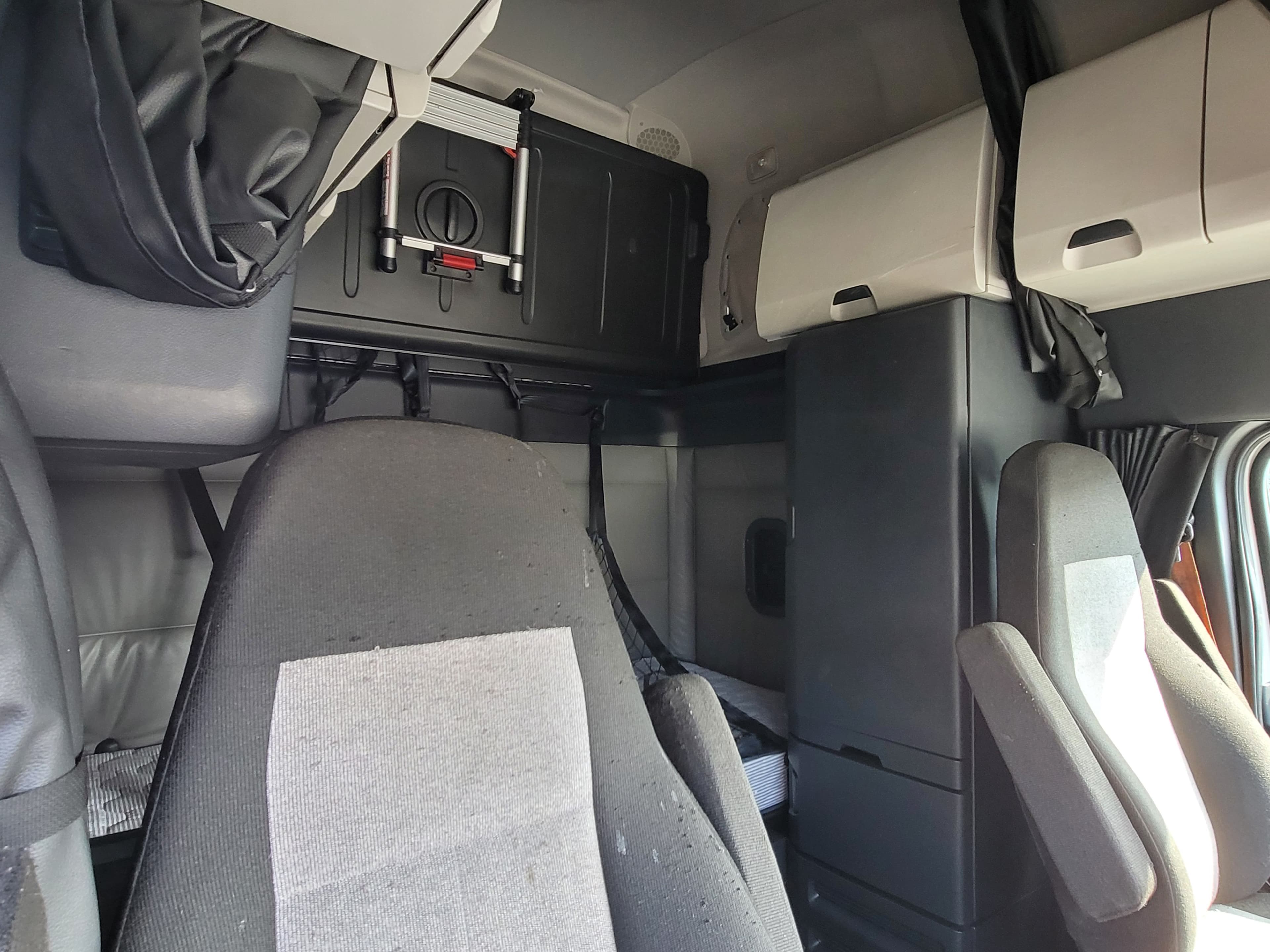 2022 Freightliner Cascadia 126 image 9