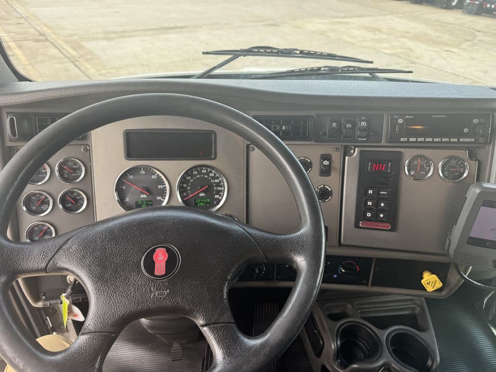 Used 2022 KENWORTH T270 image 11