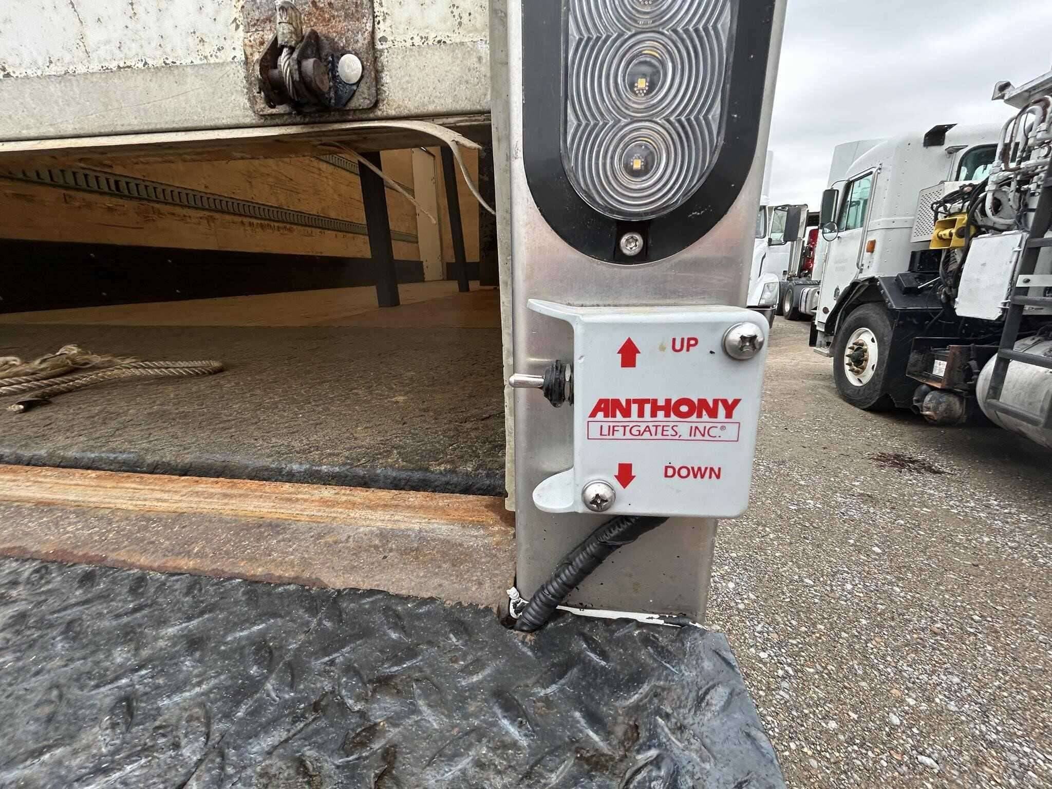2019 Freightliner M2 image 13