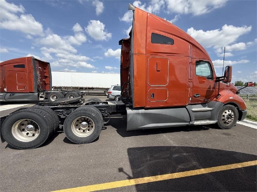2019 Kenworth T680 image 2
