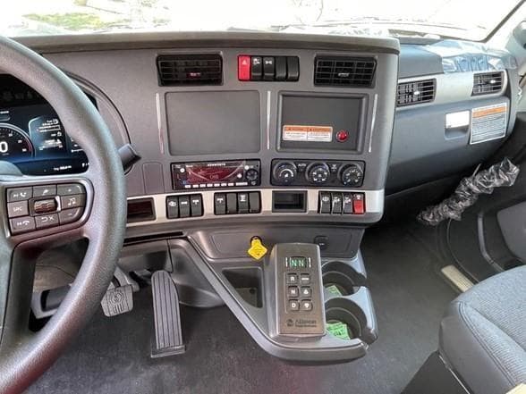 2025 Kenworth T880 image 19