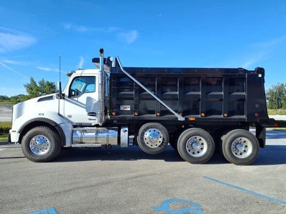 2025 Kenworth T880 image 4