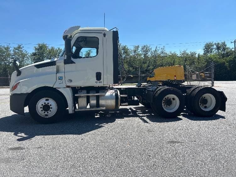 2018 Freightliner Cascadia image 12