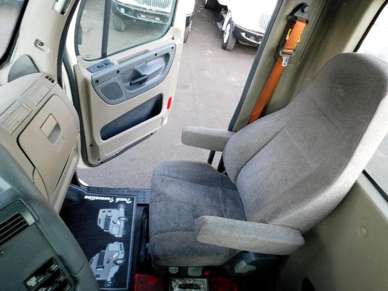 2018 Freightliner Cascadia image 33