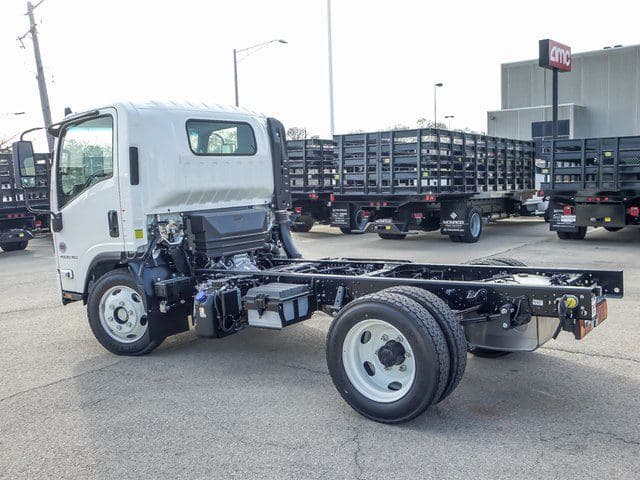 2025 Chevrolet 4500 HD LCF Diesel Base image 5