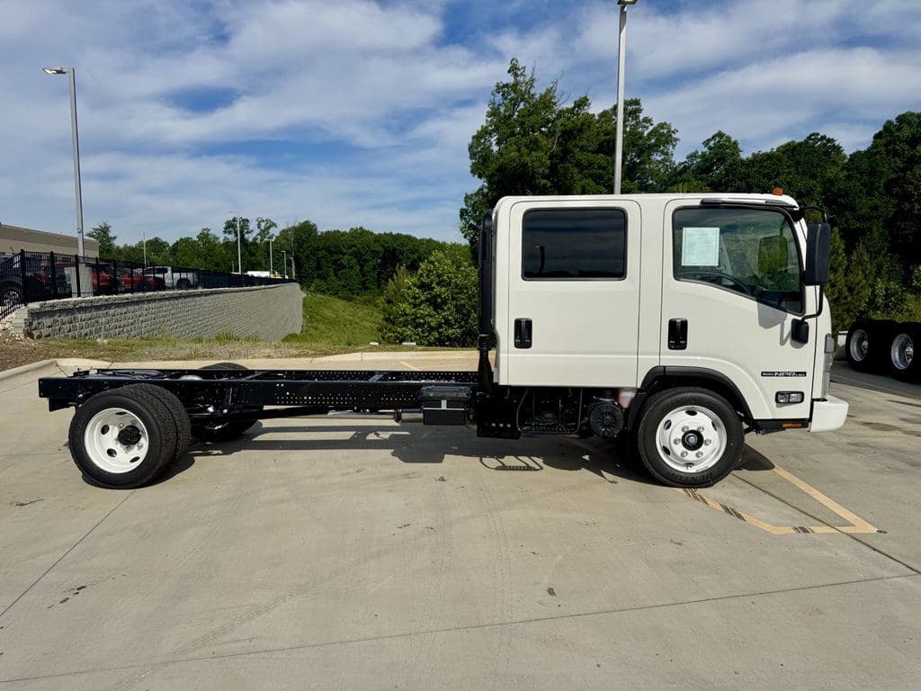 New 2027 ISUZU NPR-HD image 8