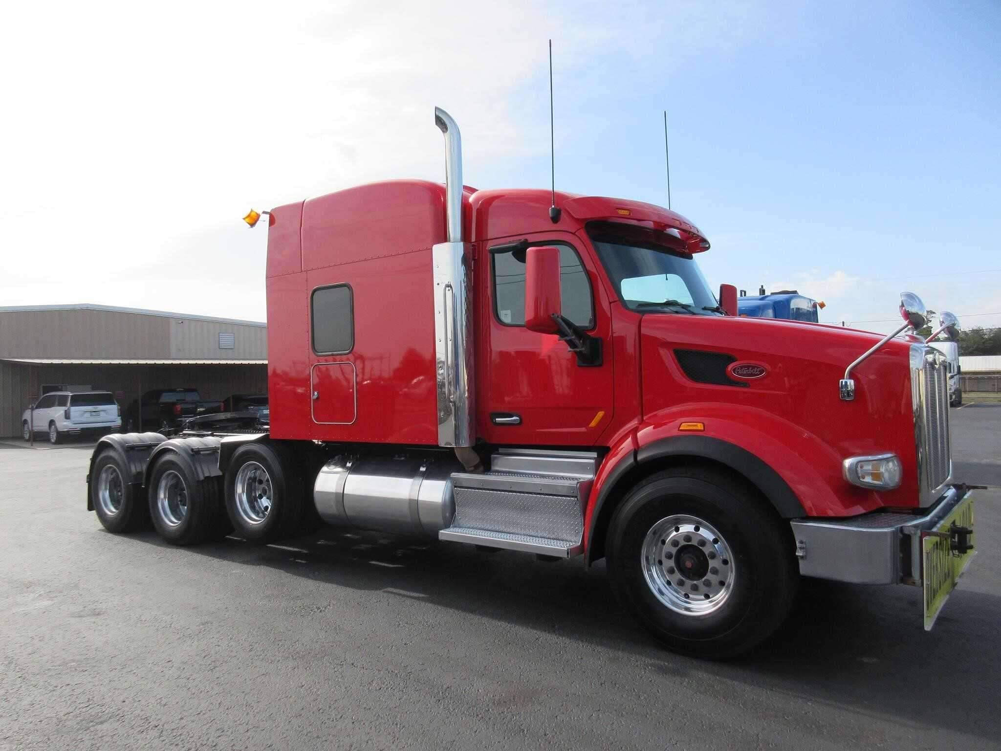 2020 Peterbilt 567 image 2
