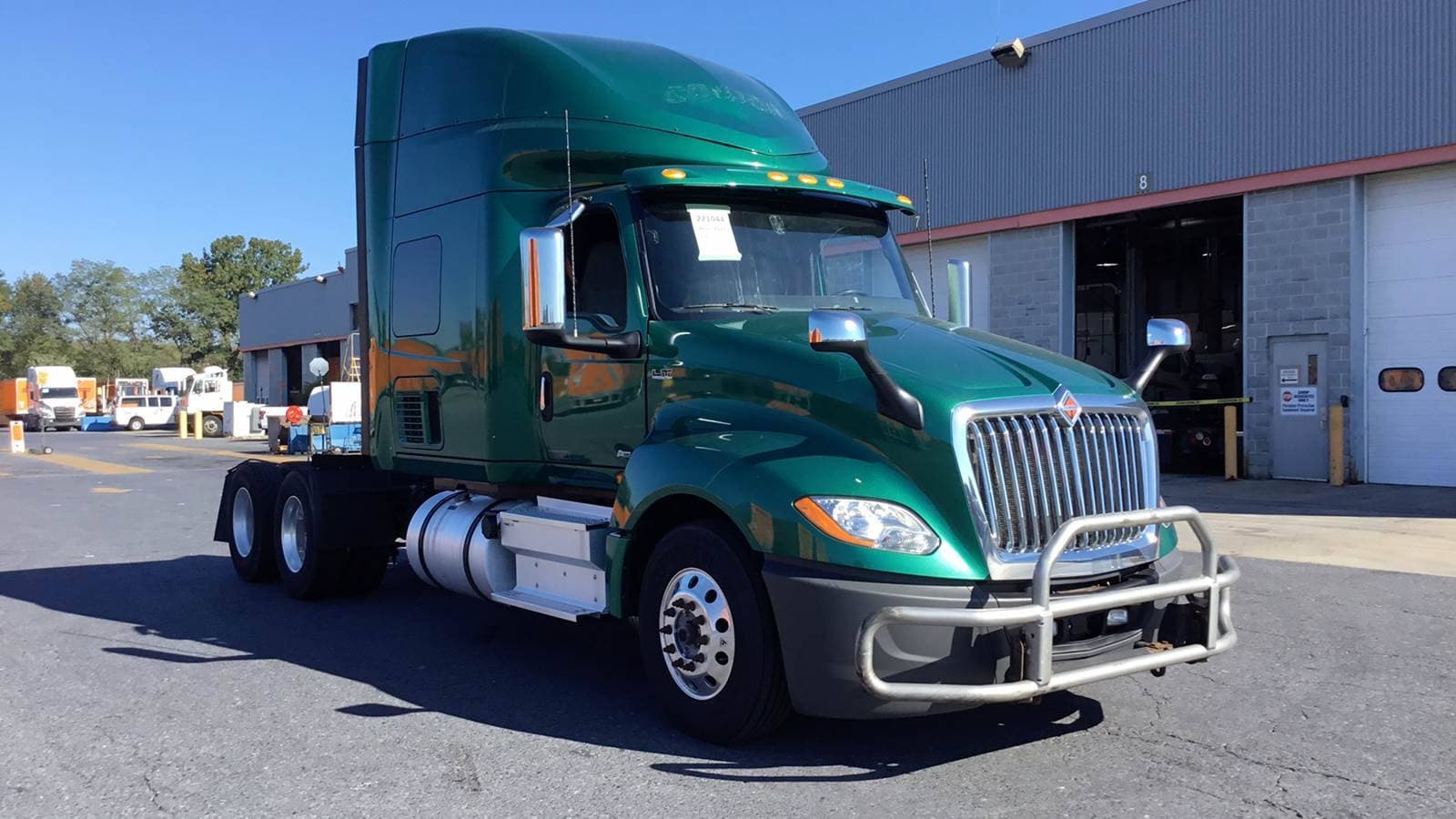 2021 International LT625 image 1