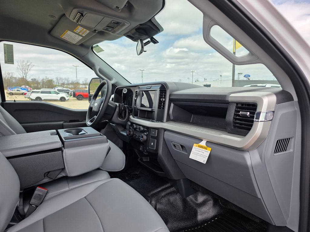 2026 Ford F-450SD XL DRW CAB CHASSIS image 37